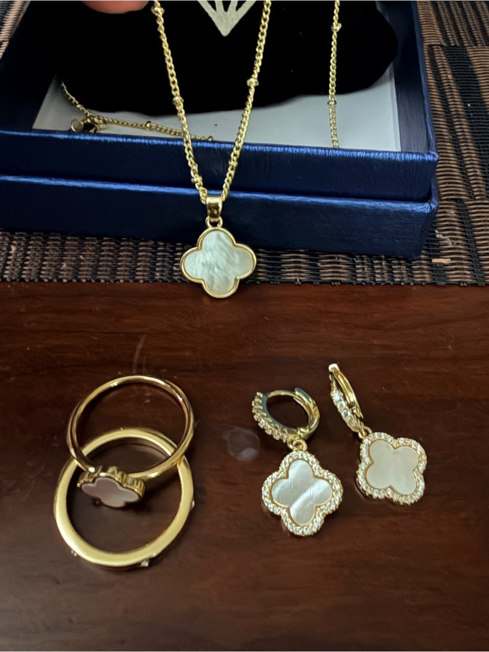 Gold Mother-of-Pearl Clover Jewelry Set - Women..Very pretty set